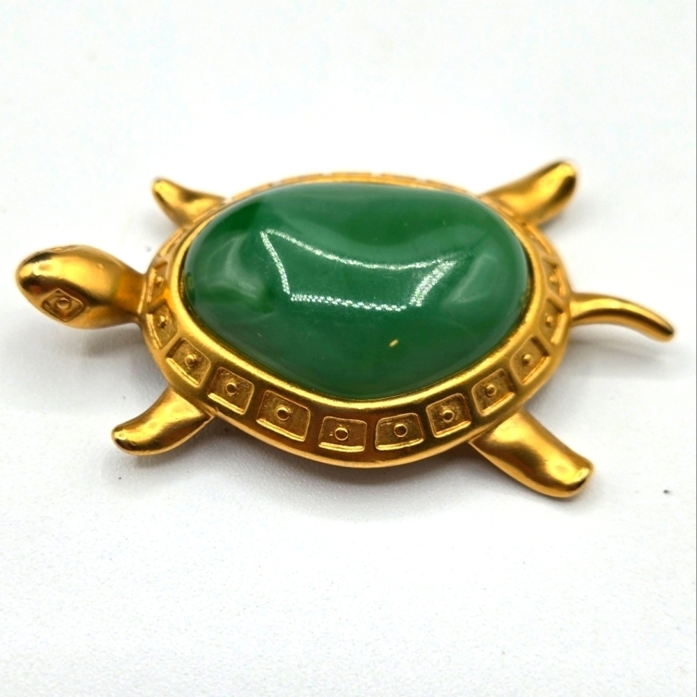 AVON Vintage Turtle Brooch Gold Tone Sage Color Stone - Picture 2 of 5